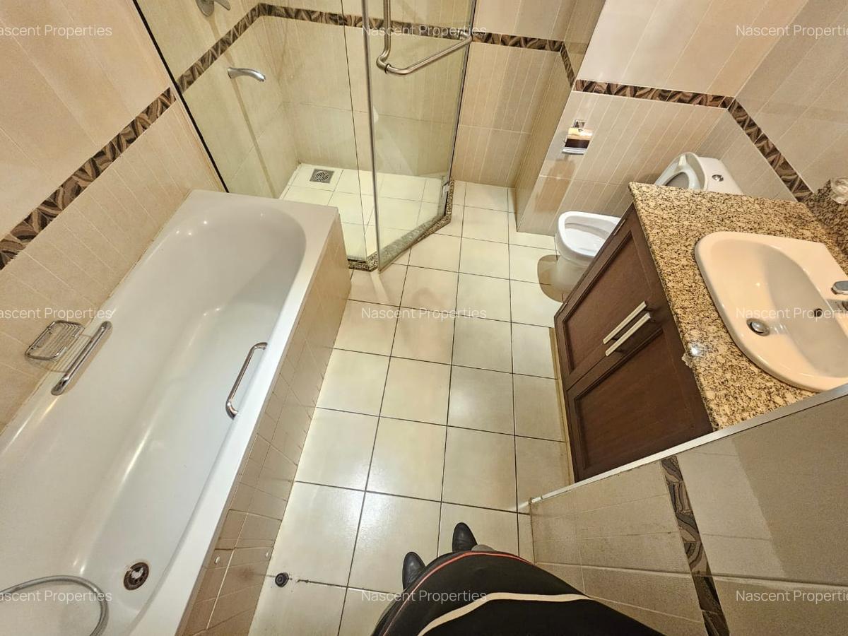 4 Bed Apartment with En Suite in Riverside - 17