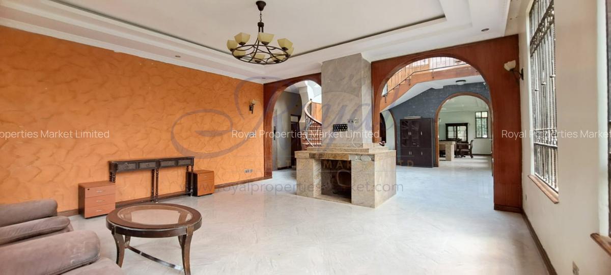 6 Bed House with En Suite in Ridgeways - 6