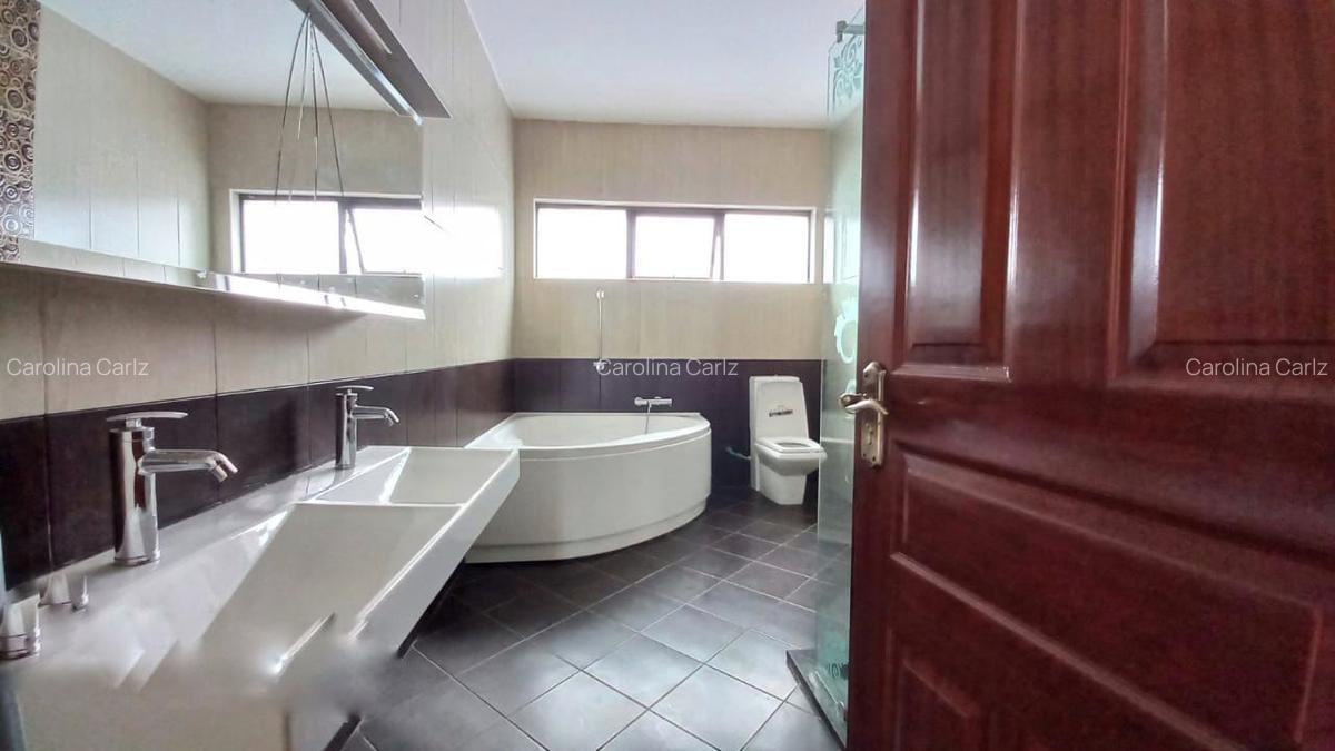 4 Bed Townhouse with En Suite at Broo - 15