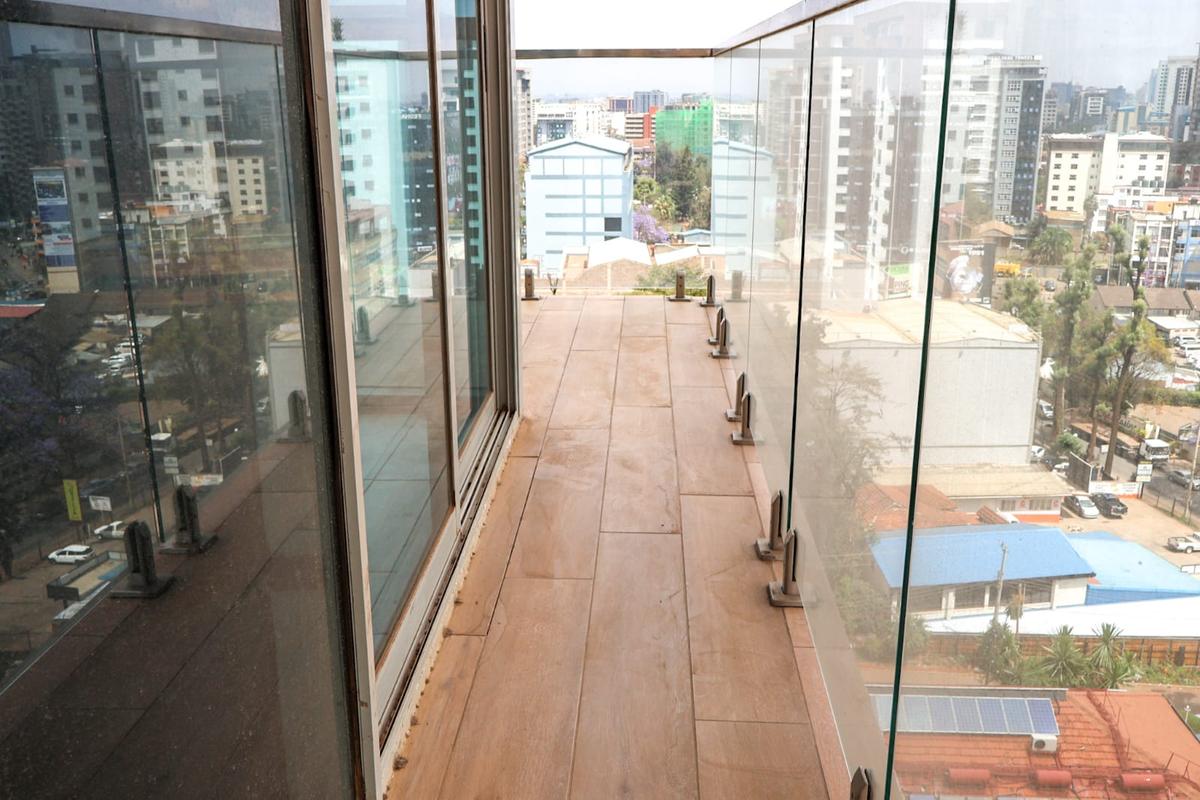 2 Bed Apartment with En Suite in Westlands Area - 4