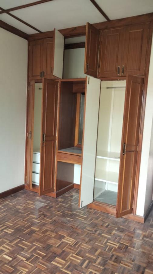 4 Bed Apartment with En Suite at Riverside Drive - 7