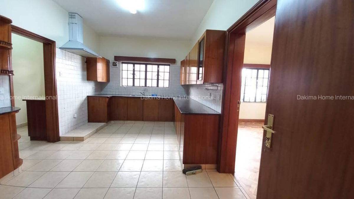 4 Bed Townhouse with En Suite in Spring Valley - 2