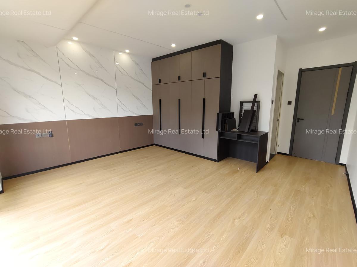 5 Bed Villa with En Suite in Lavington - 10