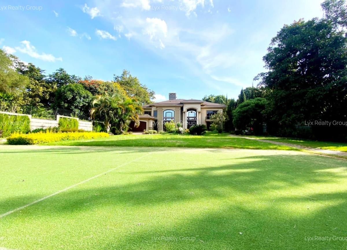 6 Bed Villa with En Suite in Runda - 1