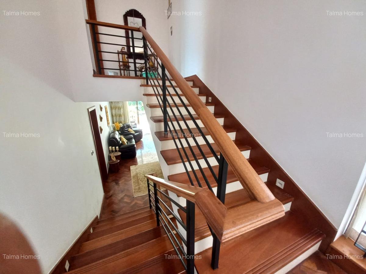 5 Bed Townhouse with En Suite at Lavington - 18