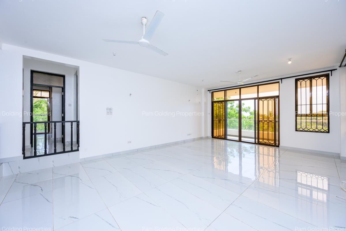 3 Bed Apartment with En Suite at Bungalows Road - 8