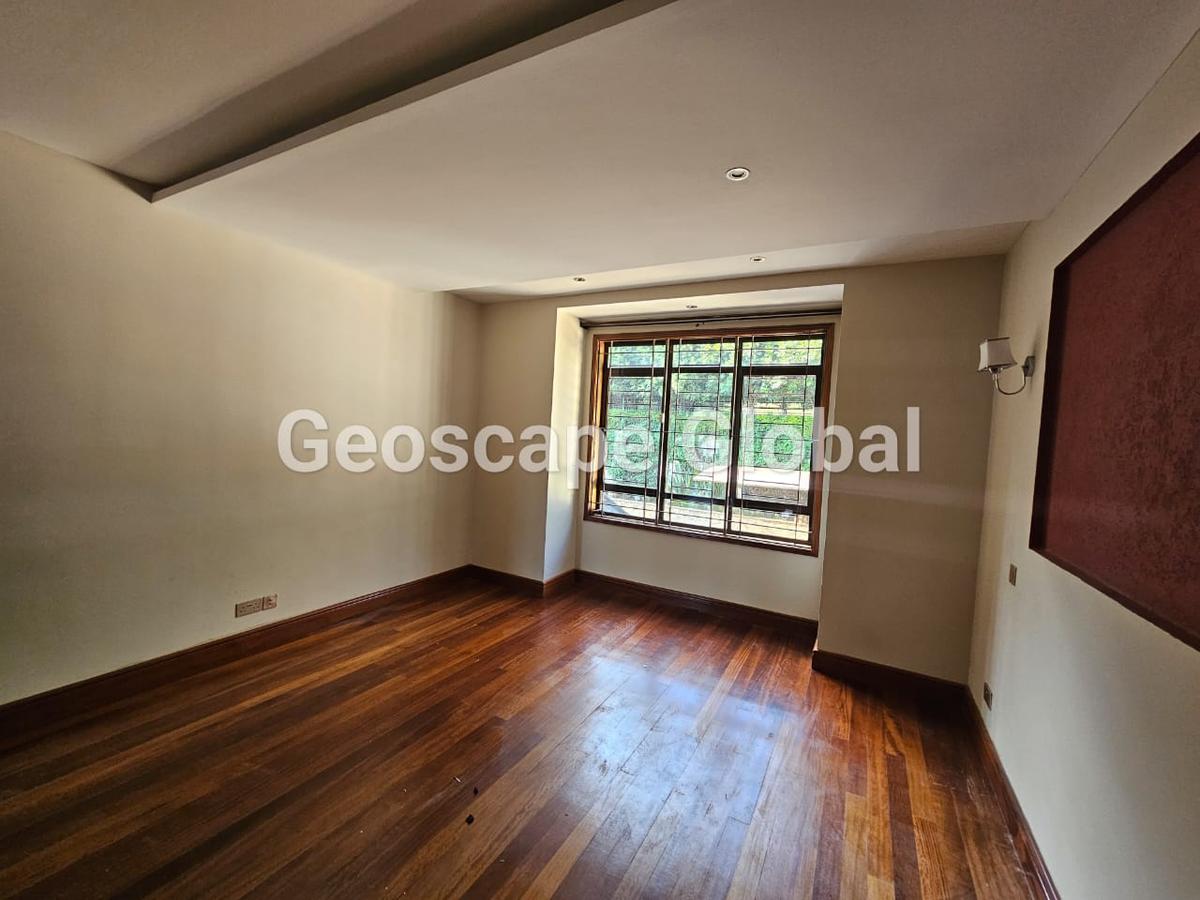 5 Bed House with En Suite in Runda - 3