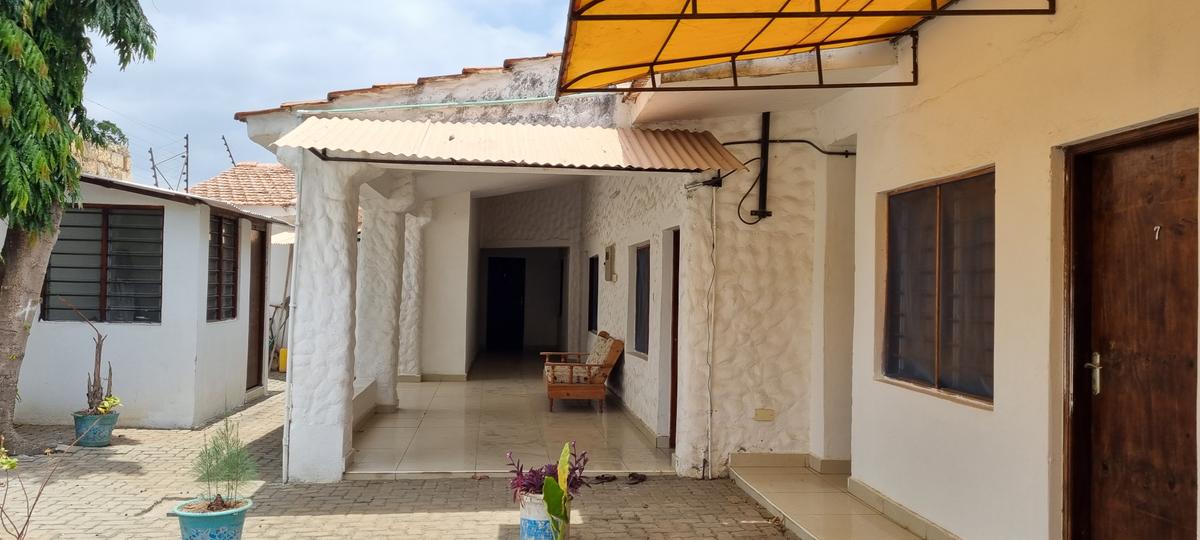 8 Bed Villa with En Suite at Gasaro - 15