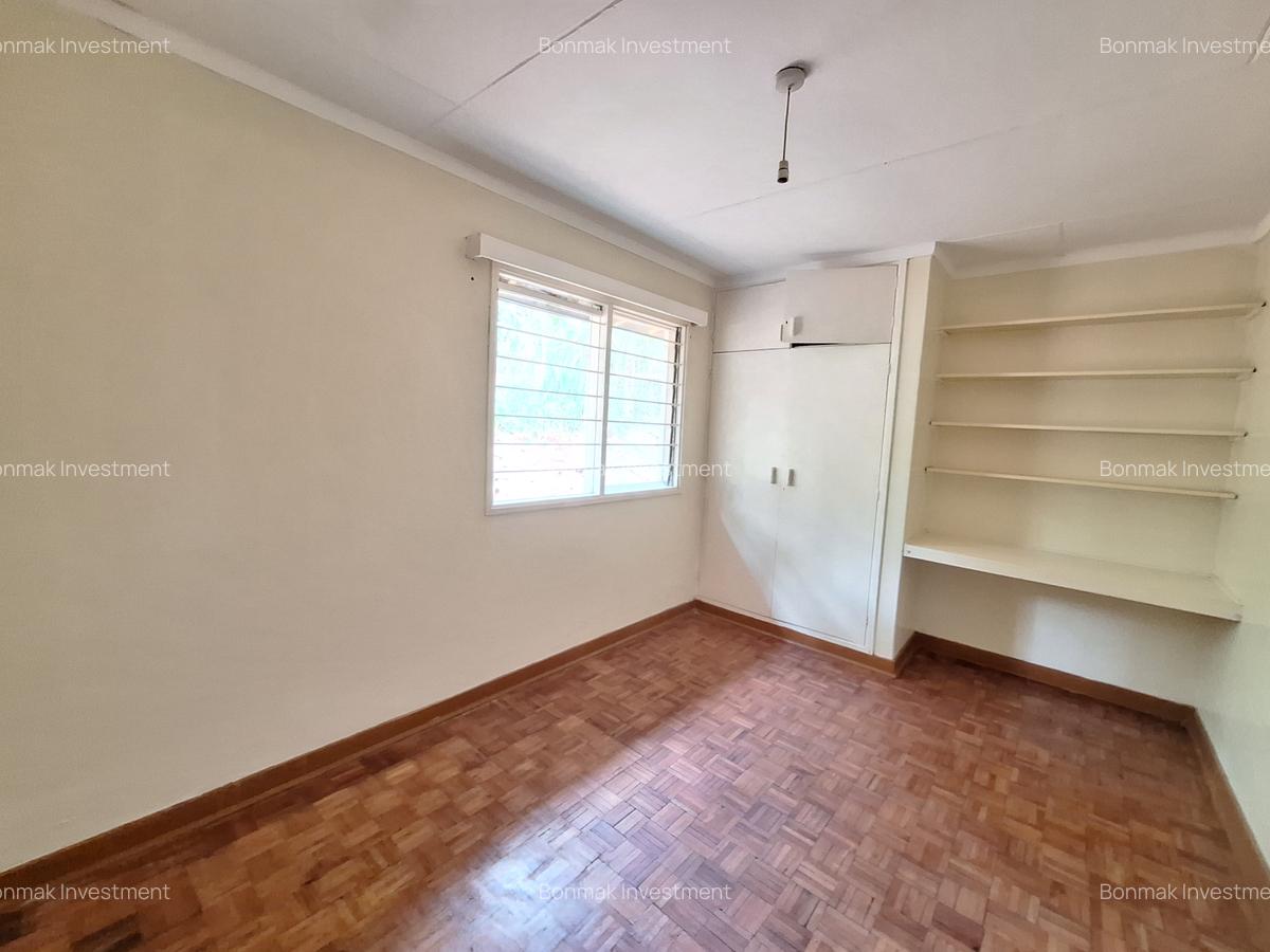 4 Bed House with En Suite at Loresho Crescent - 11