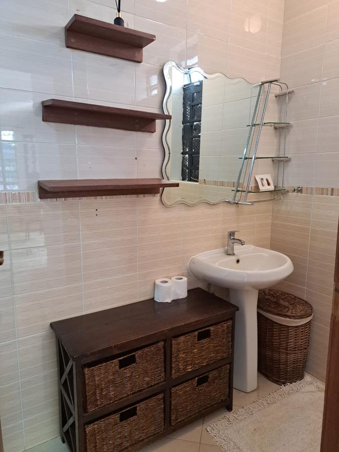 Serviced 2 Bed Apartment with En Suite in Runda - 3