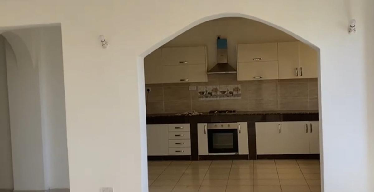 Serviced 4 Bed Apartment with En Suite at Tudor - 11