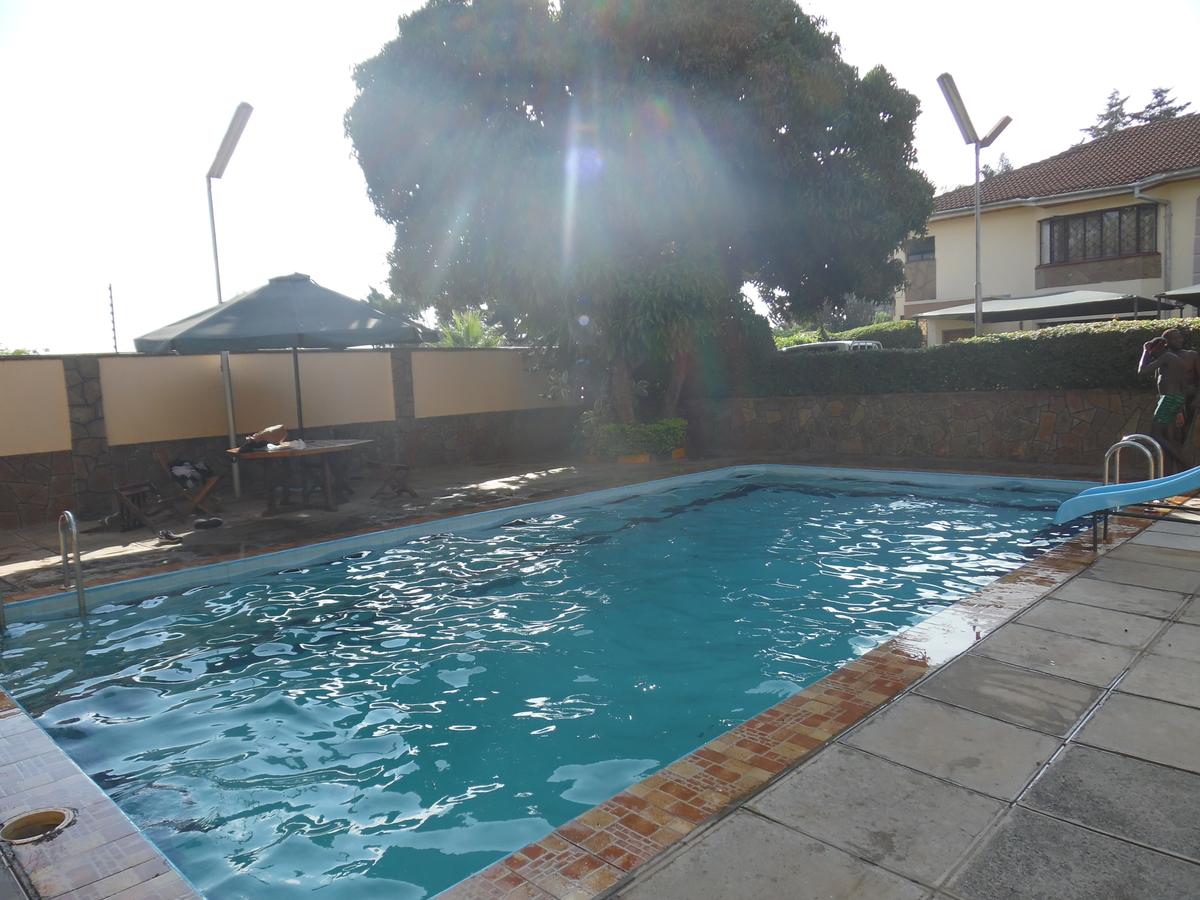 4 Bed Townhouse with En Suite at Lavington - 18