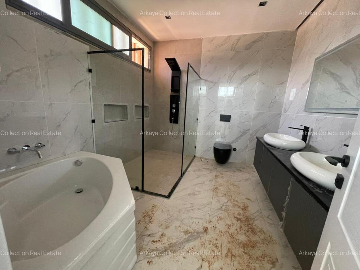 5 Bed Villa with En Suite in Lavington - 9