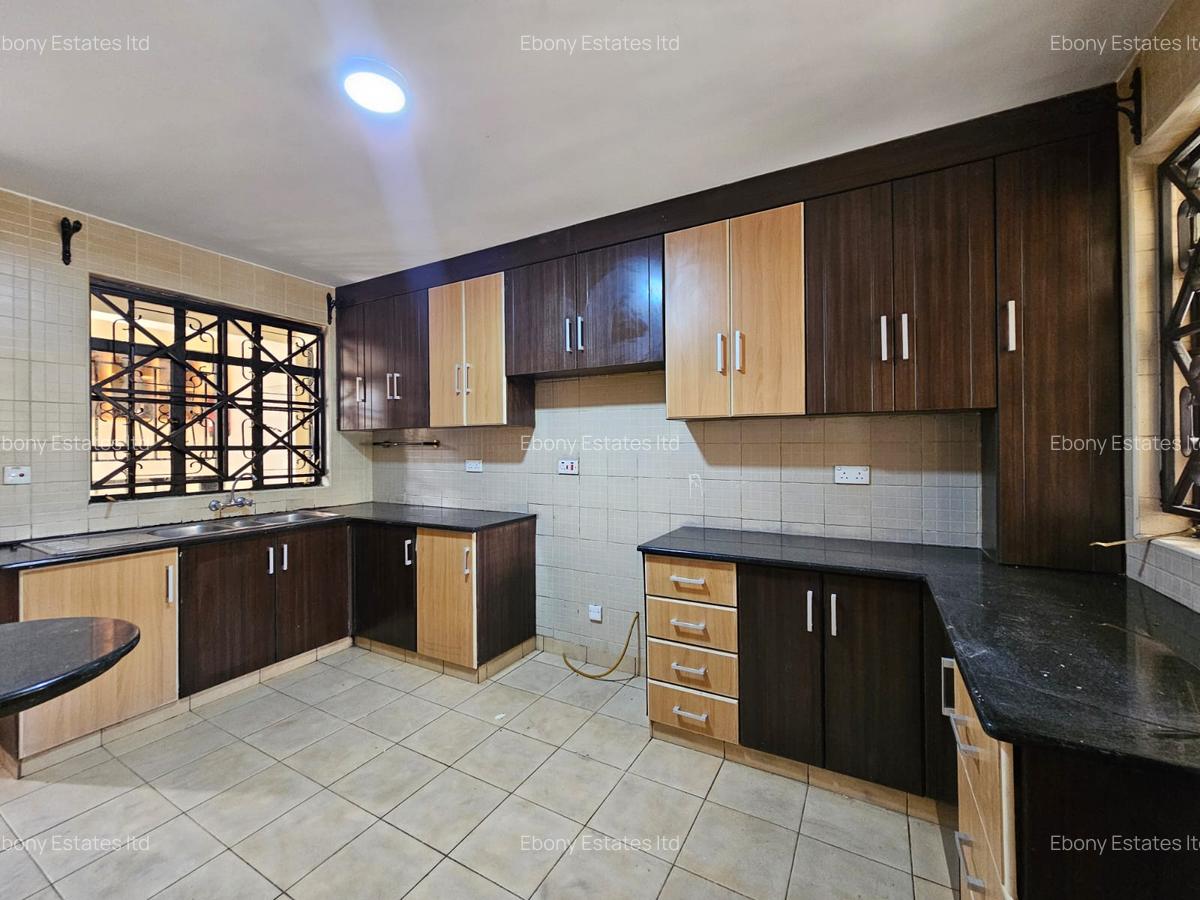 5 Bed Townhouse with En Suite in Lavington - 11