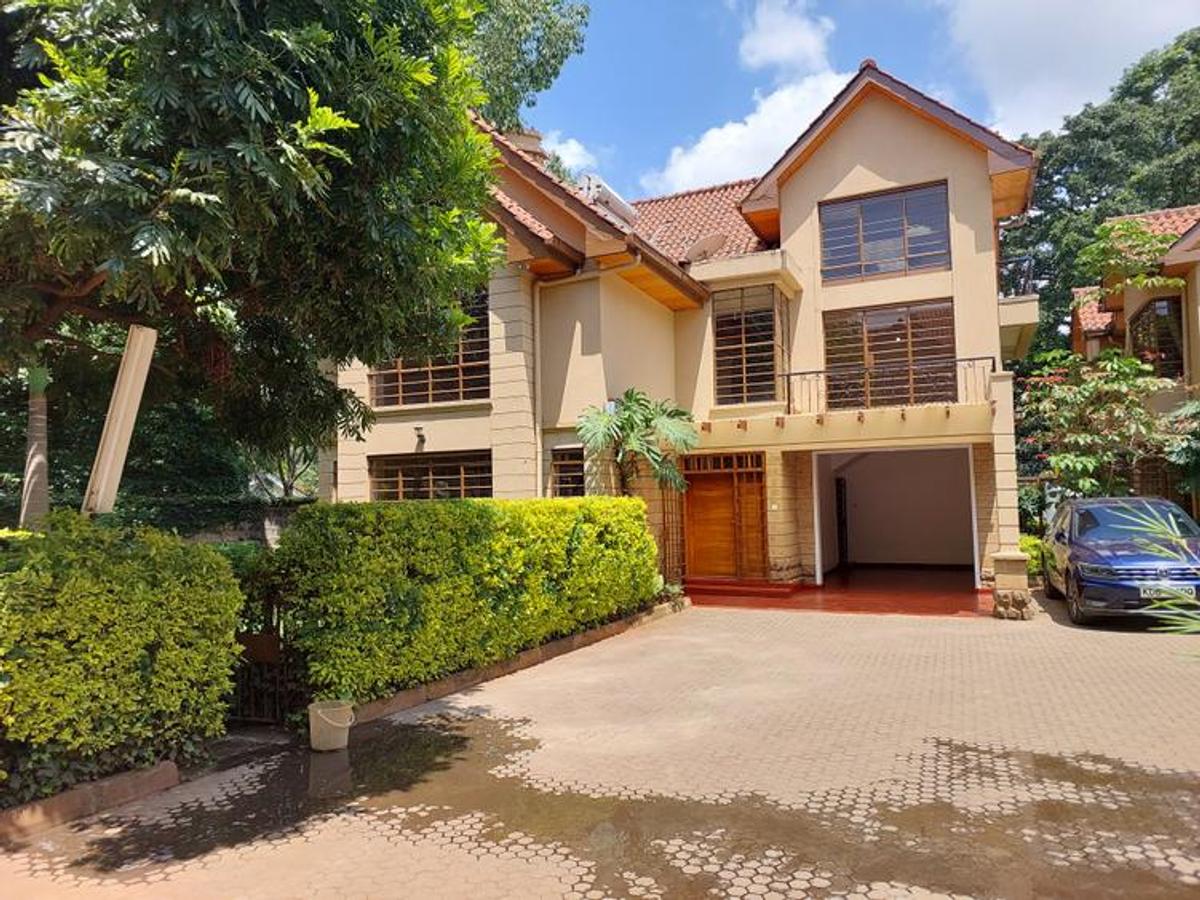 5 Bed Townhouse with En Suite at Lavington - 18