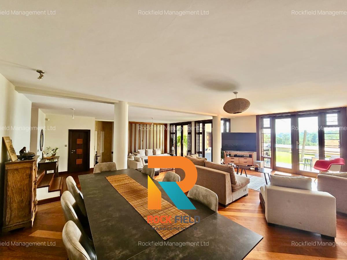 5 Bed House with En Suite in Lavington - 4