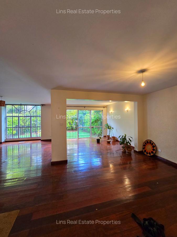 5 Bed Townhouse with En Suite in Brookside - 14