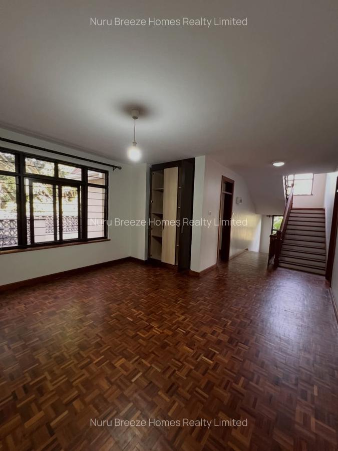 5 Bed Townhouse with En Suite in Lavington - 19