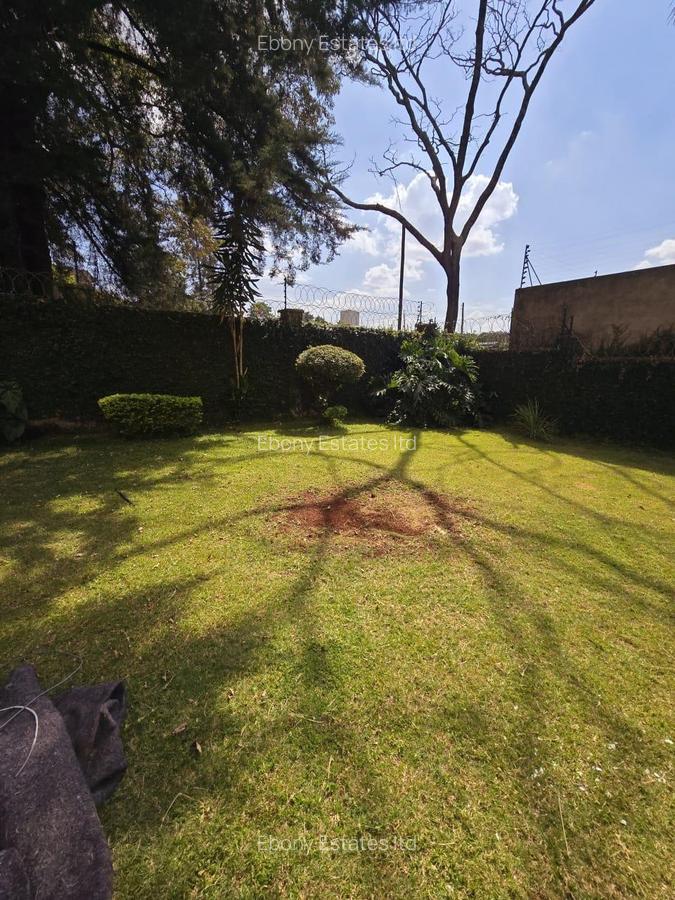 5 Bed Townhouse with En Suite in Lavington - 3