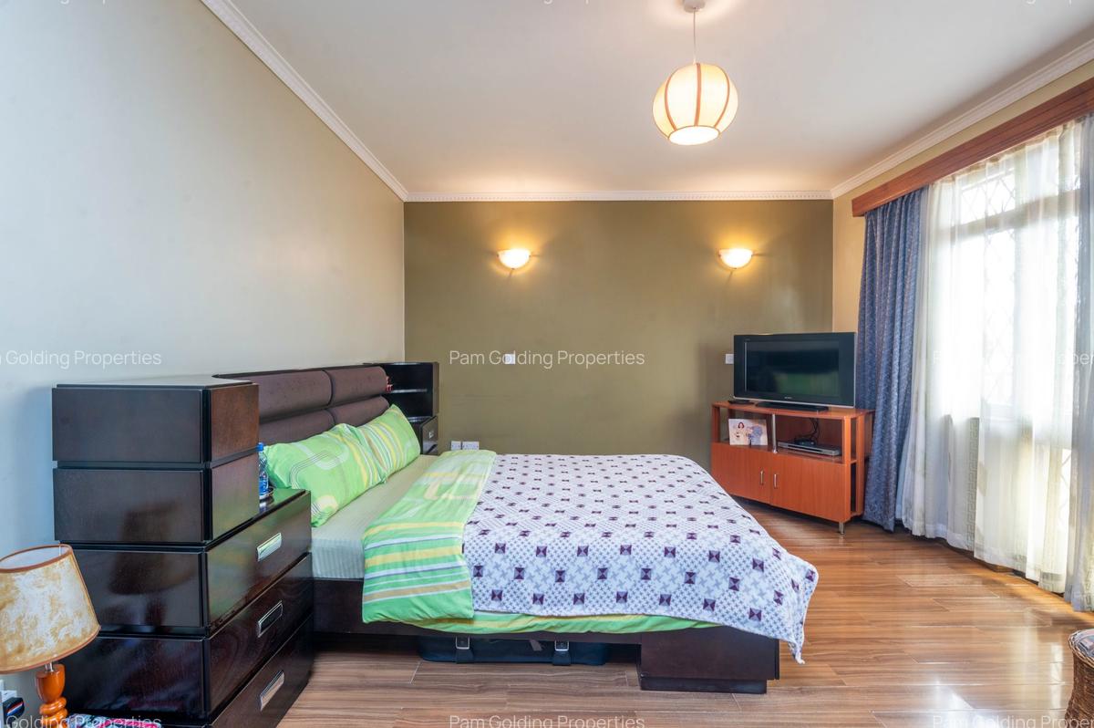 3 Bed Apartment with En Suite at Batu Batu Road - 19