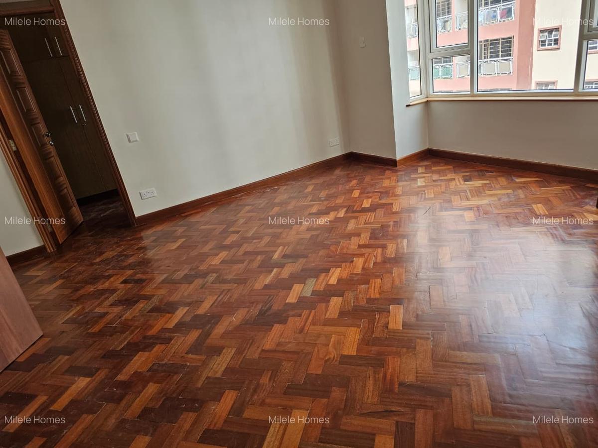 Serviced 3 Bed Apartment with En Suite in Parklands - 14