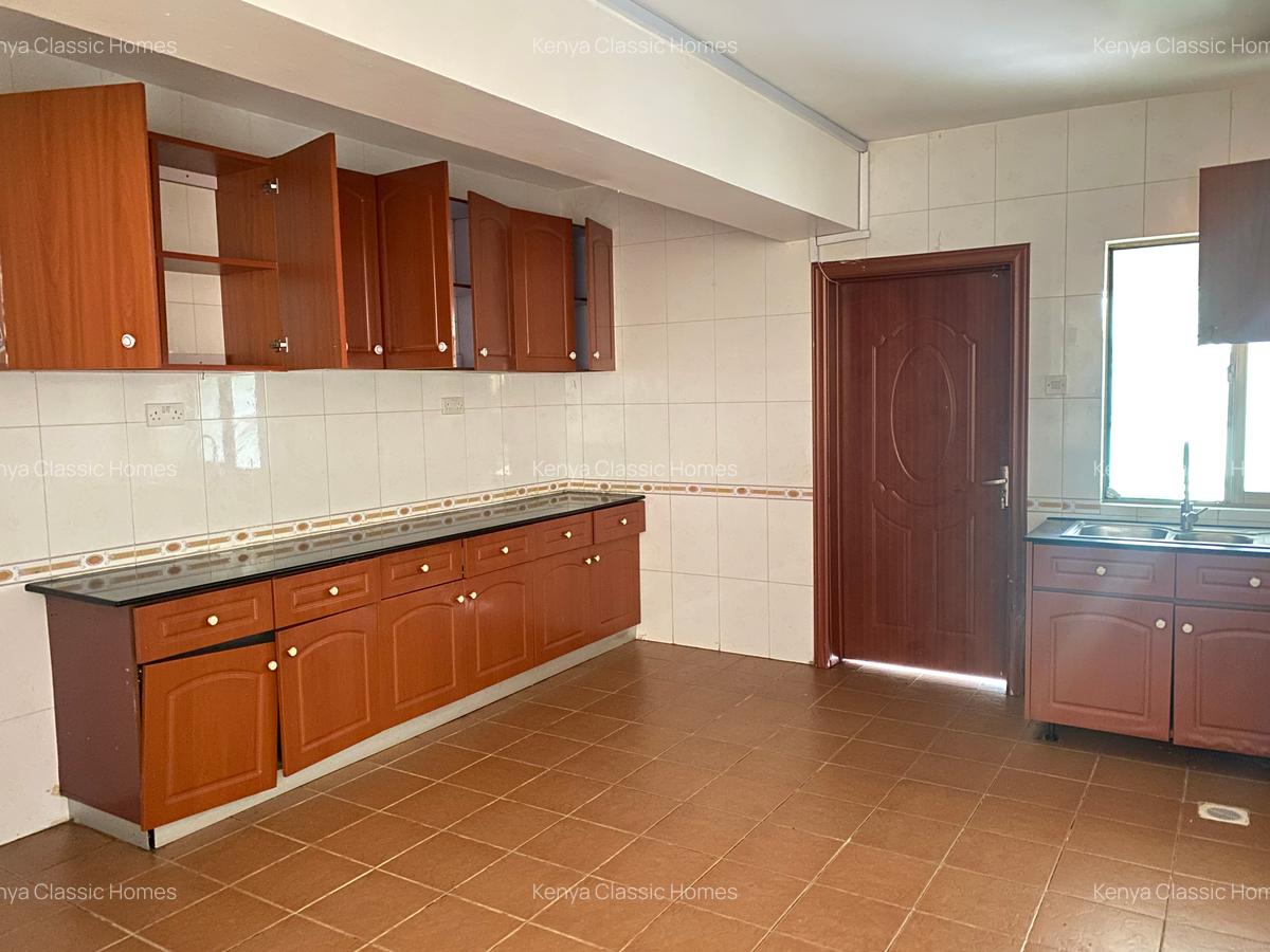 4 Bed Apartment with En Suite at Lvington - 3