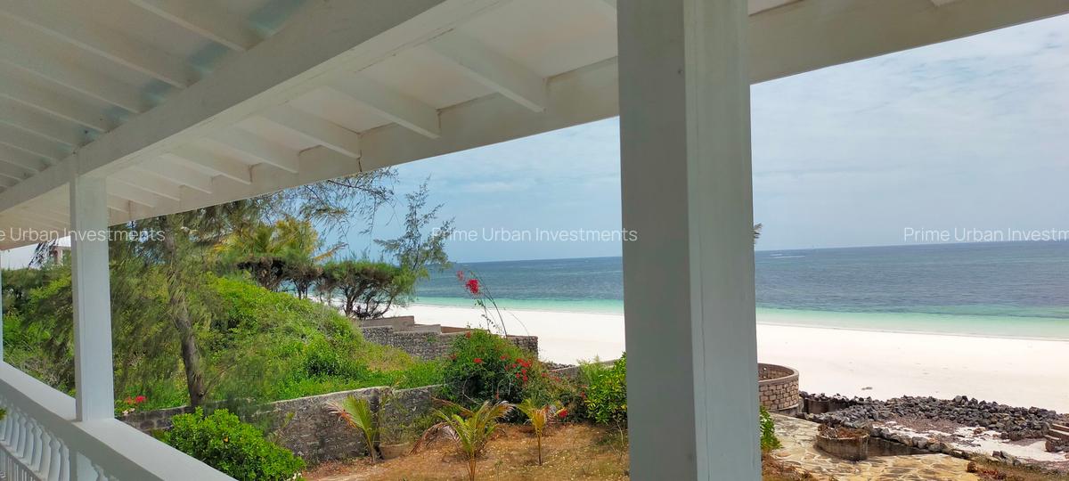 4 Bed House with En Suite in Bofa - 11