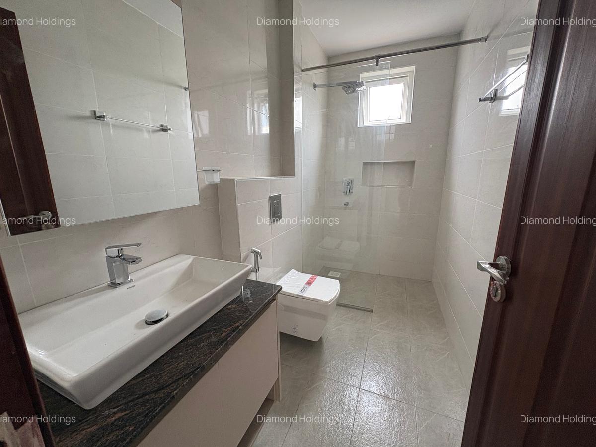 3 Bed Apartment with En Suite in Parklands - 7