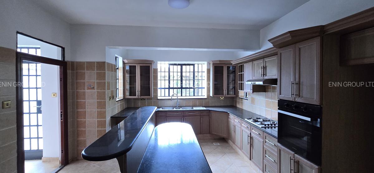 5 Bed Townhouse with En Suite at Convent Drive - 8