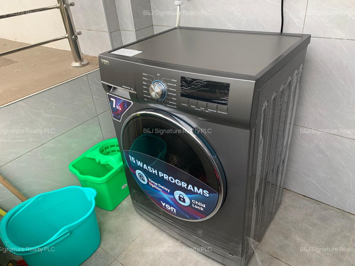 3 Bed Apartment with En Suite in Riverside - 4