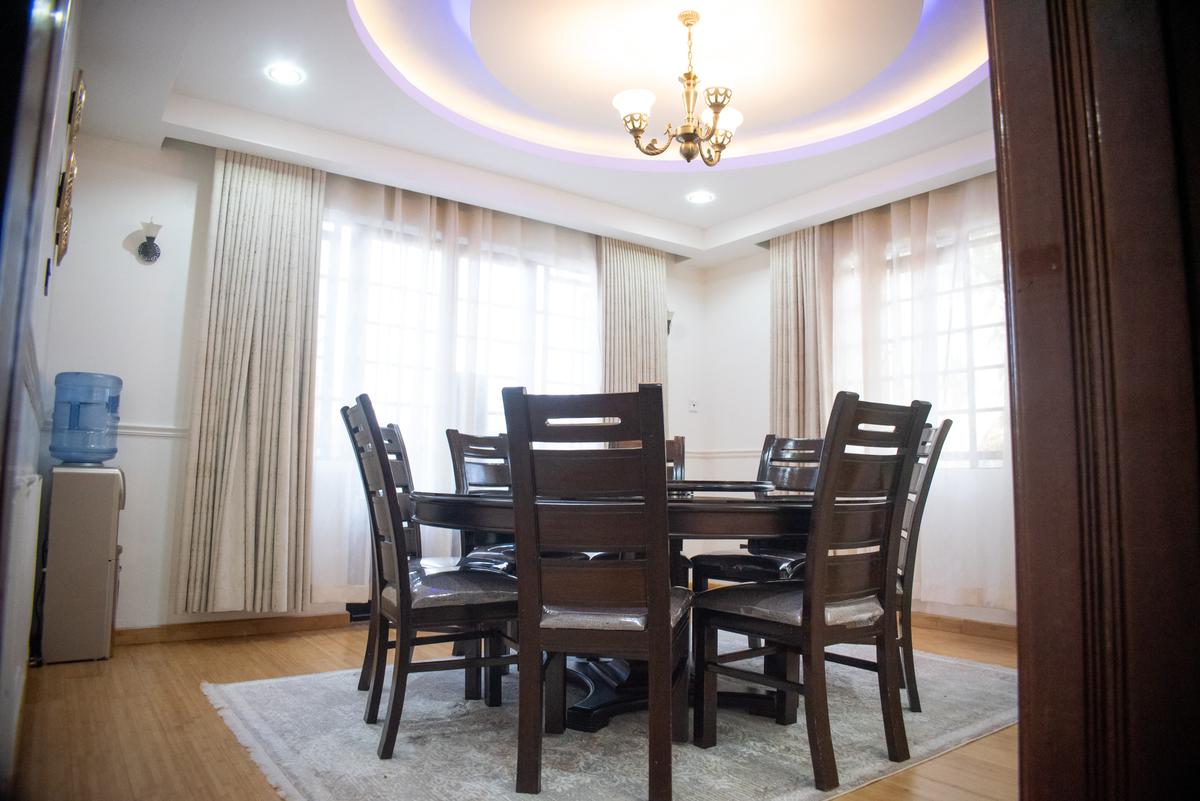 5 Bed Townhouse with En Suite at Kerarapon Drive - 13