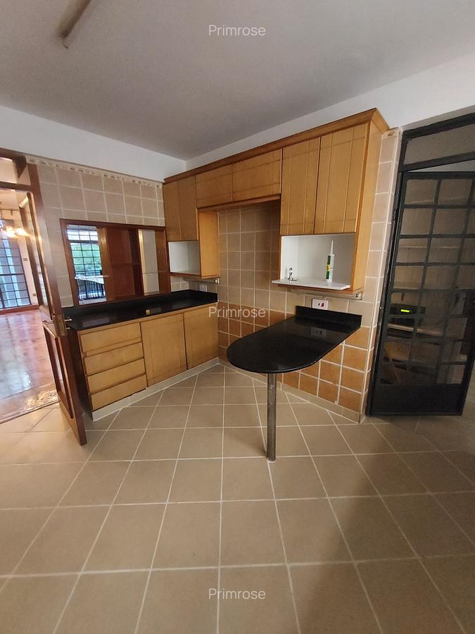 3 Bed Apartment with En Suite in Lavington - 10