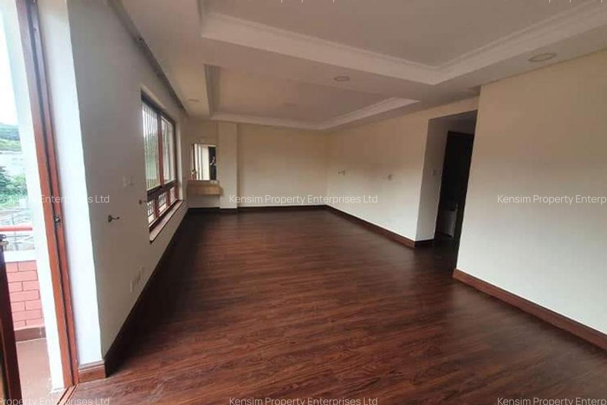 5 Bed Townhouse with En Suite in Spring Valley - 17