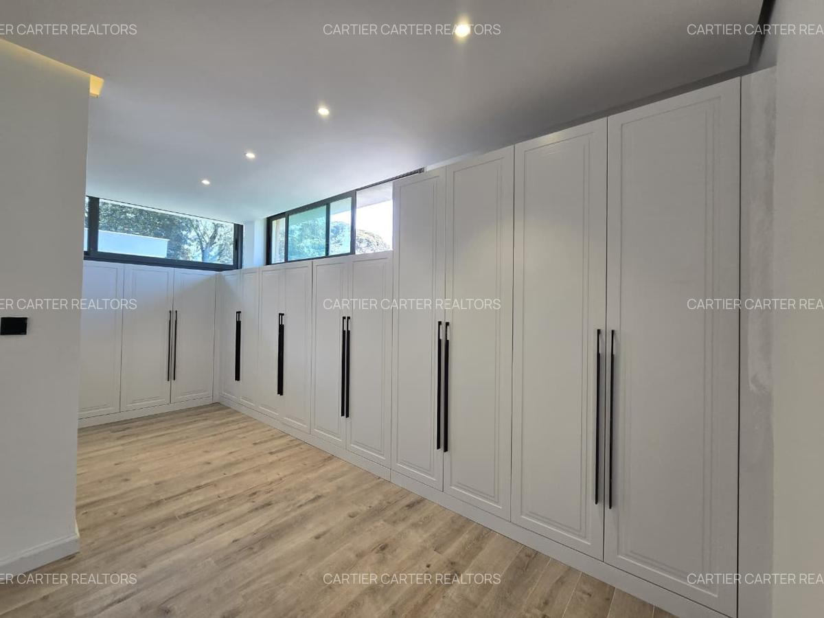 6 Bed Villa with En Suite in Lavington - 8