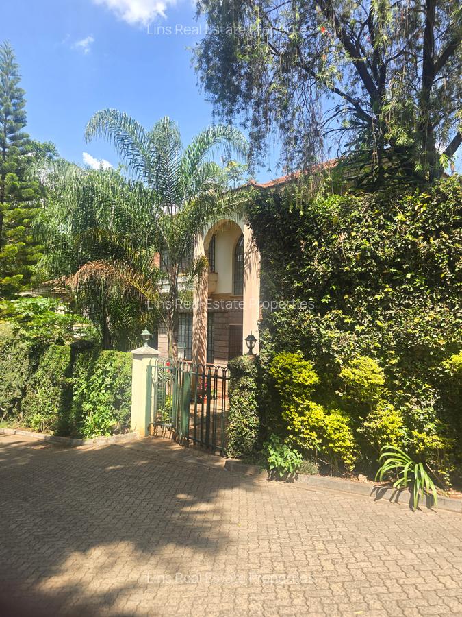 4 Bed Townhouse with En Suite in Brookside - 6