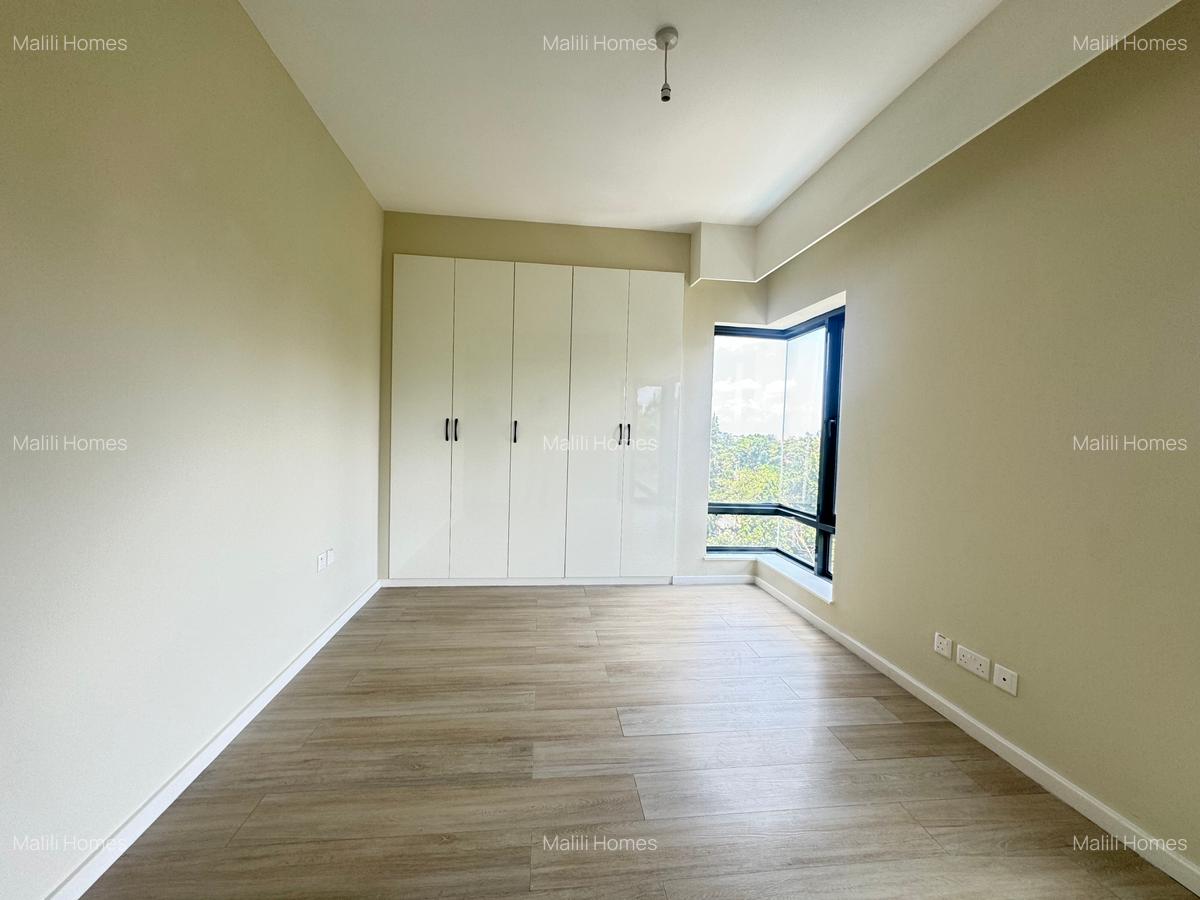 2 Bed Apartment in Riverside - 3