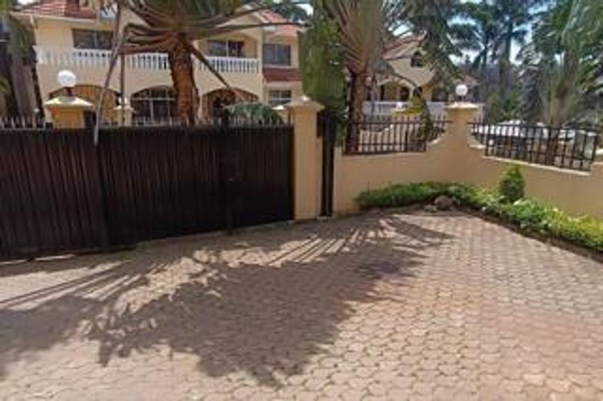 4 Bed Townhouse with En Suite at Lavington Green - 7