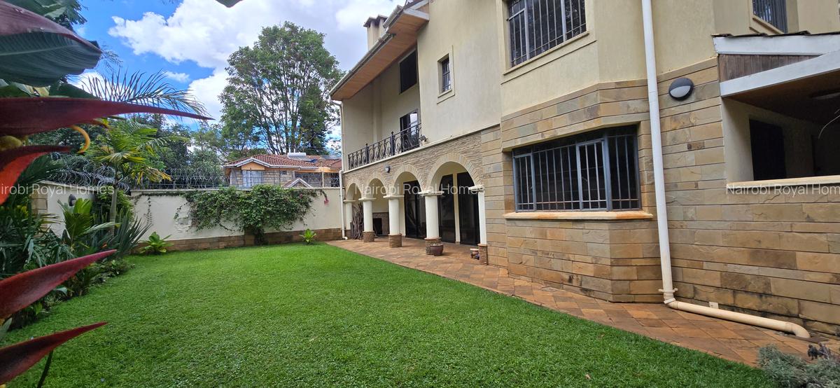 5 Bed Townhouse with En Suite at Lavington Off Convent Drive - 3