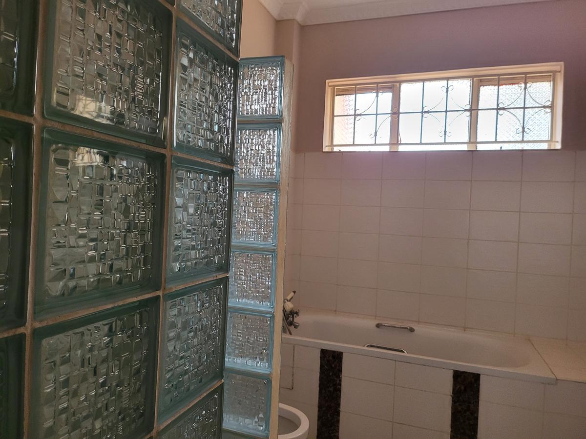 4 Bed House with En Suite in Runda - 9