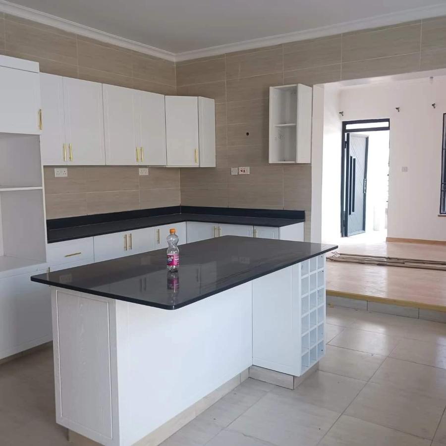 5 Bed Townhouse with En Suite at Lavington - 17