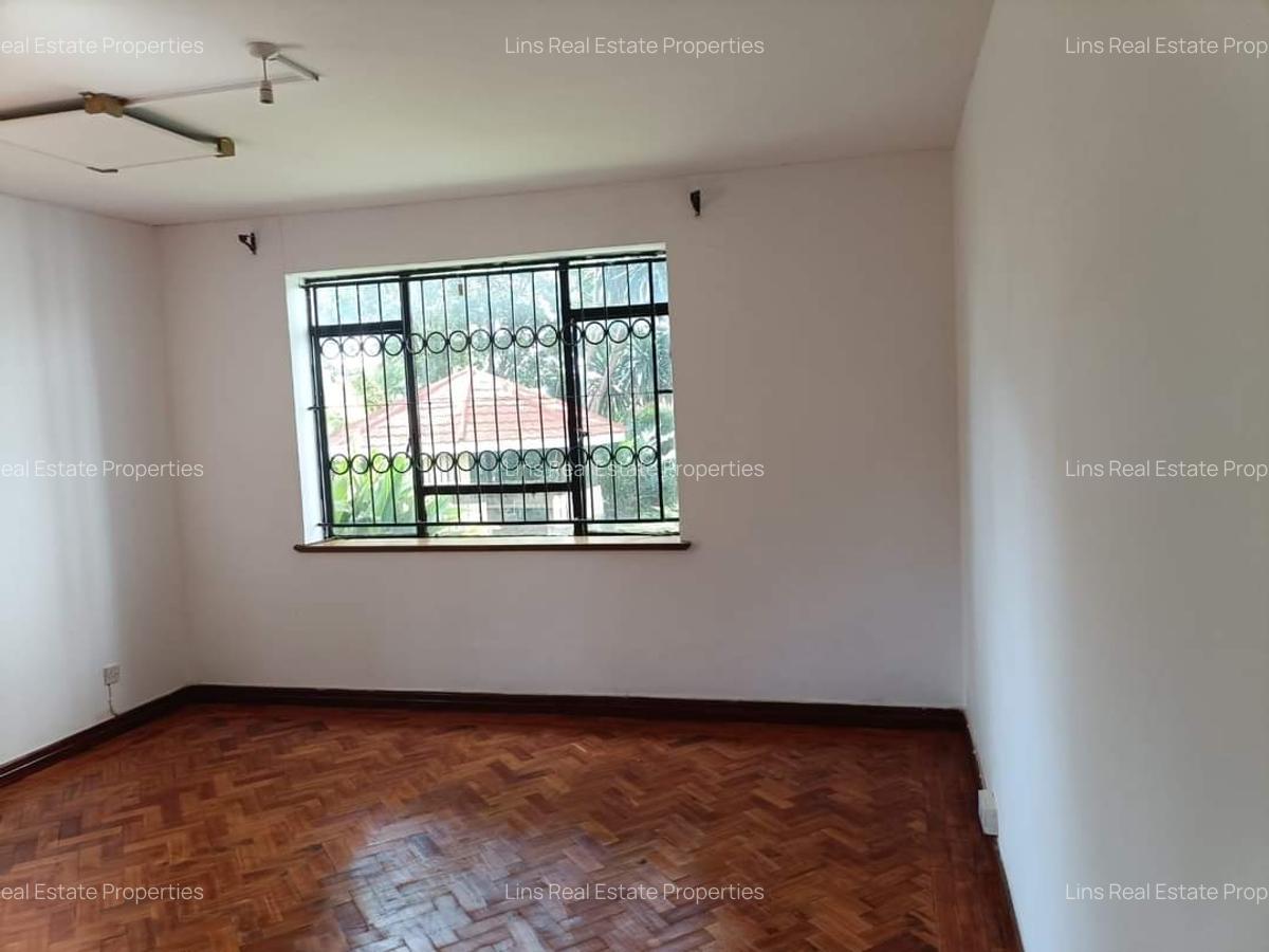 4 Bed House with En Suite in Runda - 16