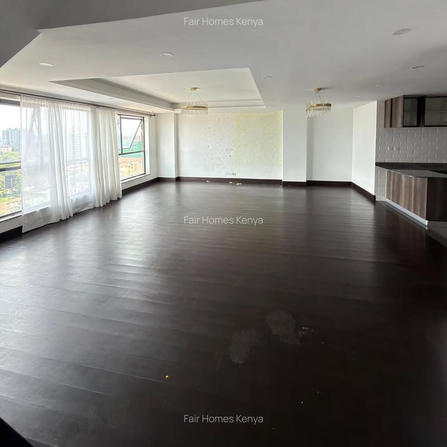 4 Bed Apartment with En Suite at Valley Arcade - 3