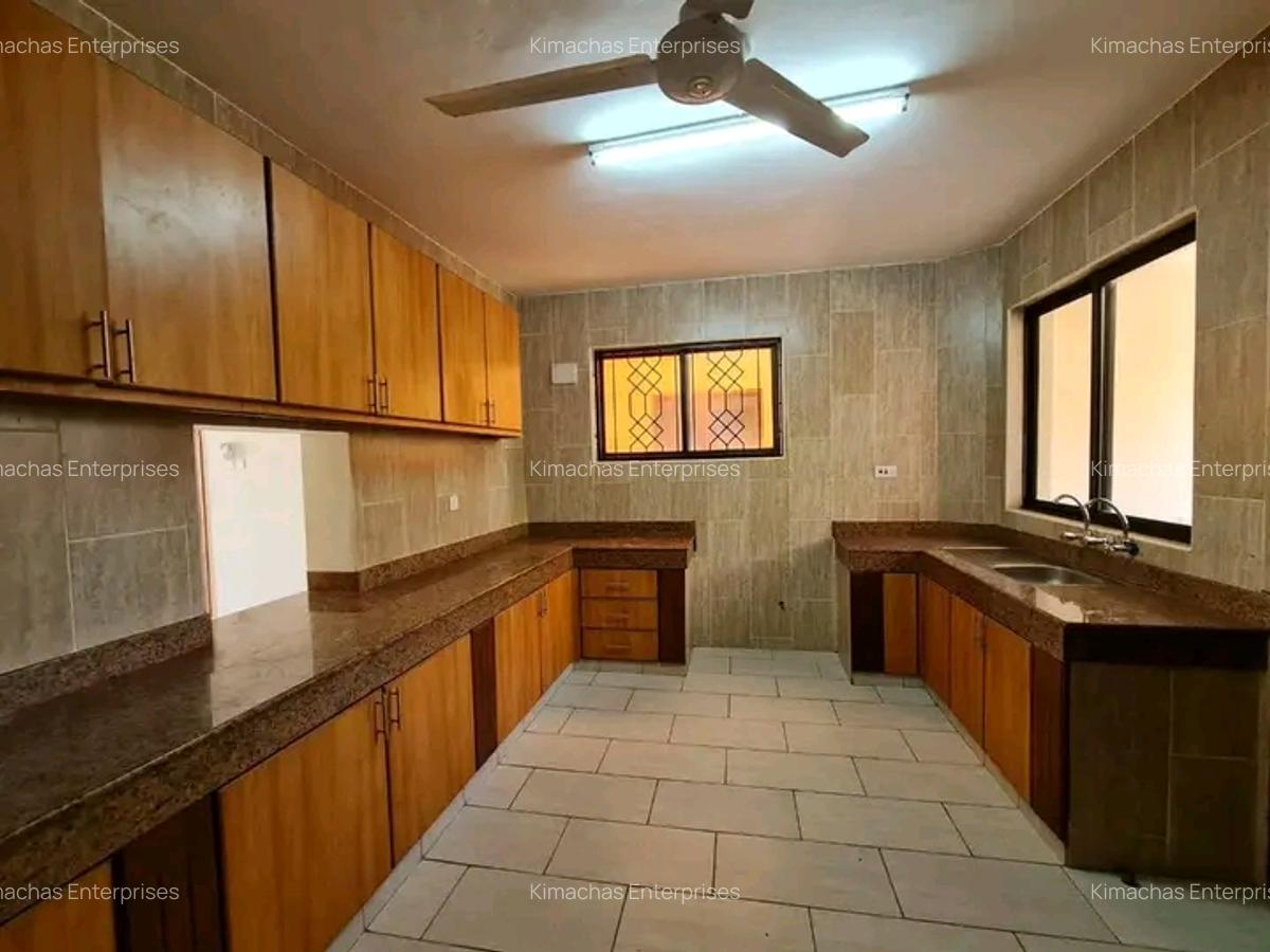 3 Bed Apartment with En Suite at Moyne Drive - 3