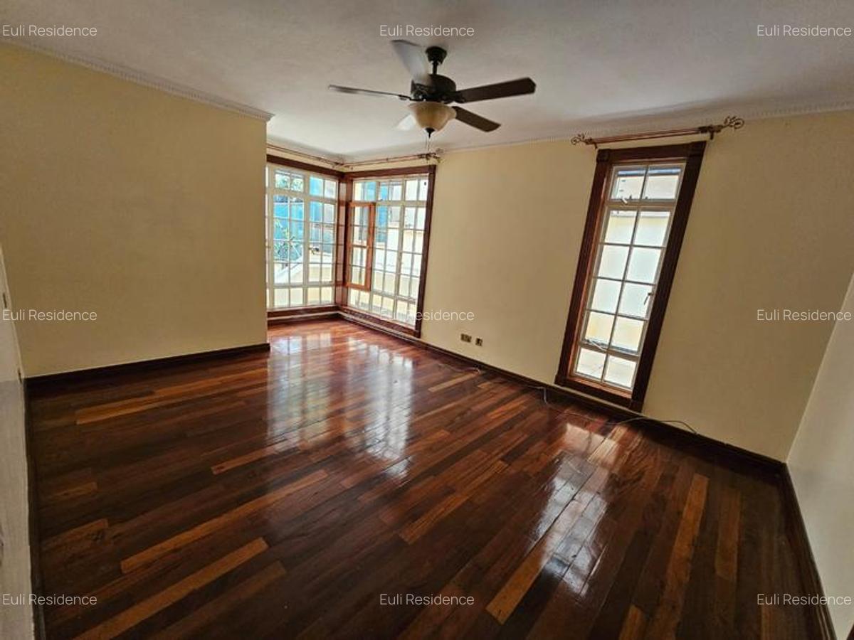 4 Bed Townhouse with En Suite at Kyuna Crescent - 10