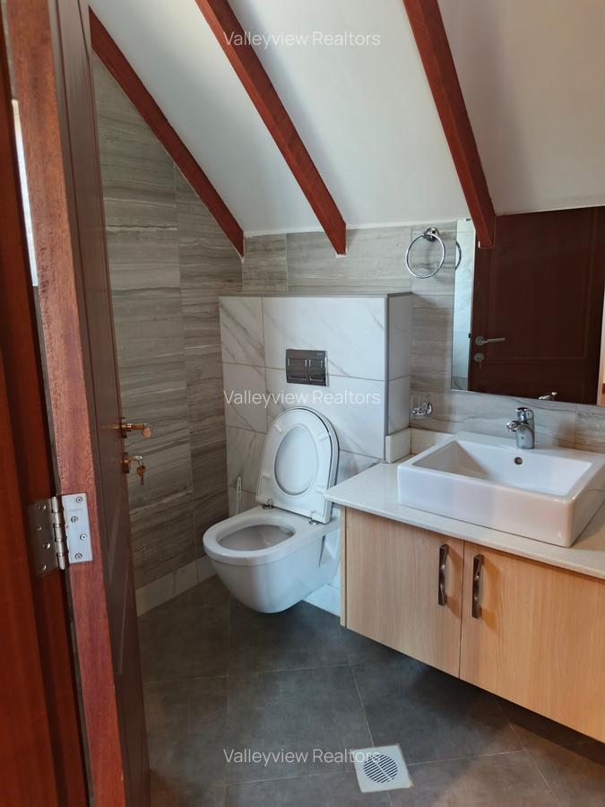 5 Bed Townhouse with En Suite at Lavington - 19