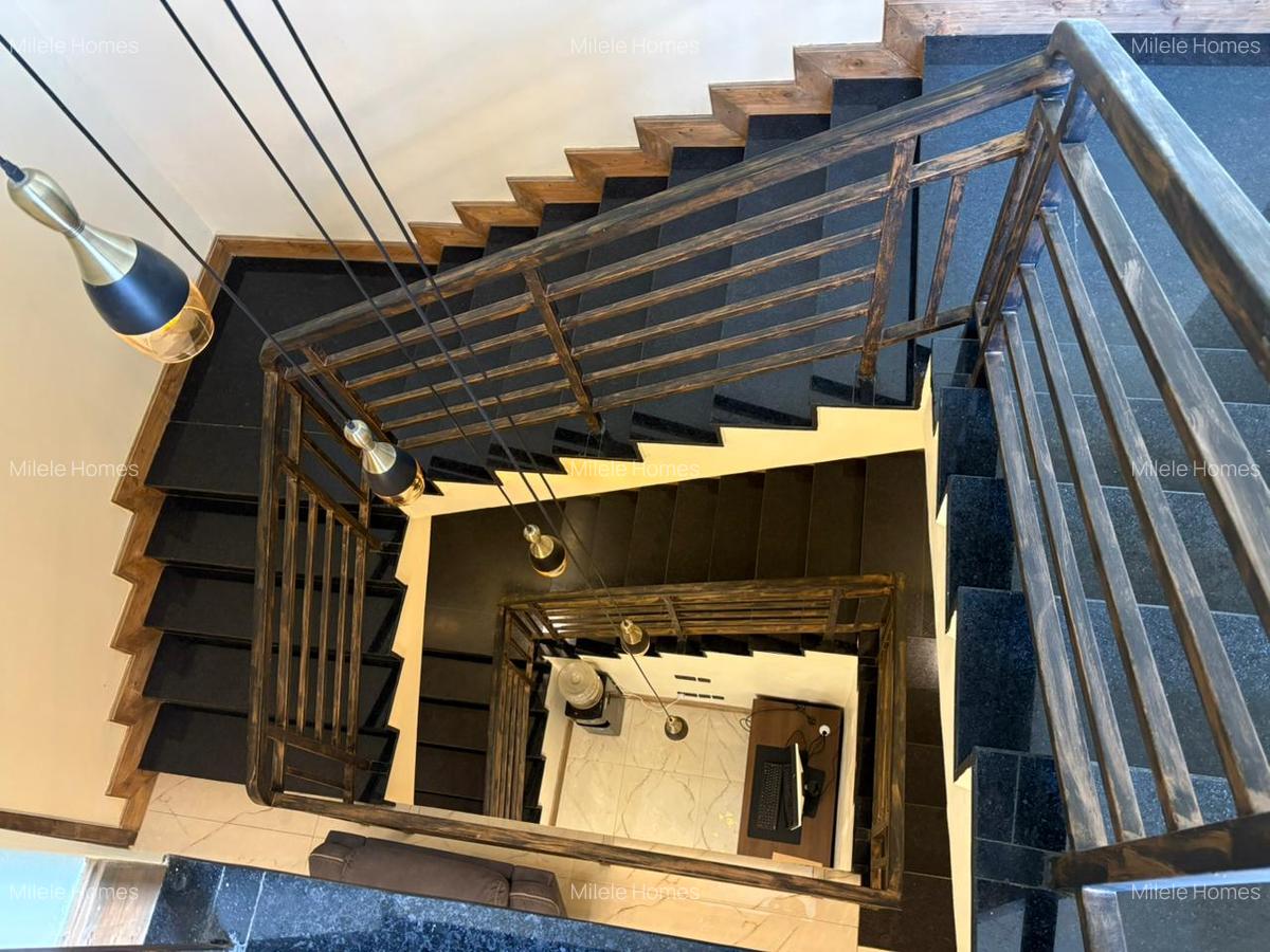 4 Bed Townhouse with En Suite in Banana - 5