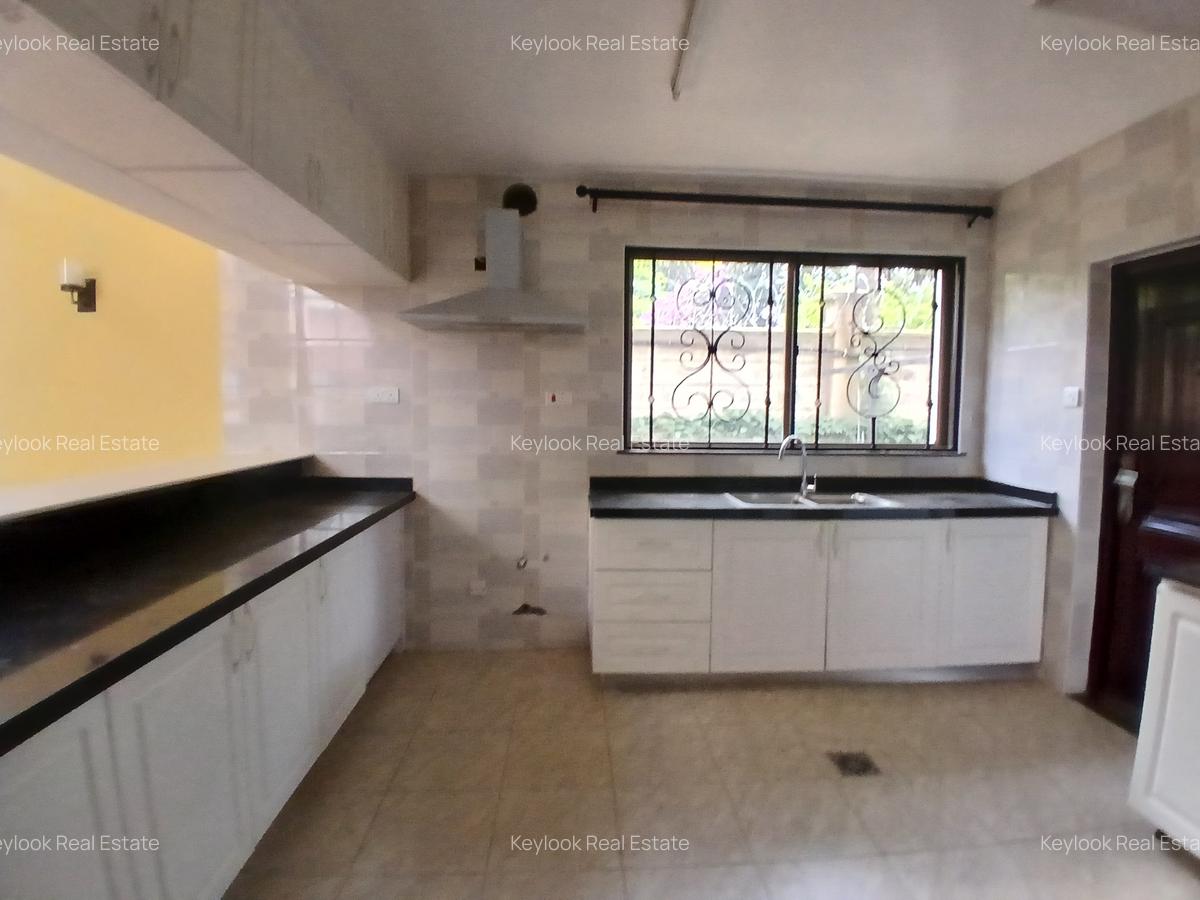 5 Bed Townhouse with En Suite at Lavington Green - 16