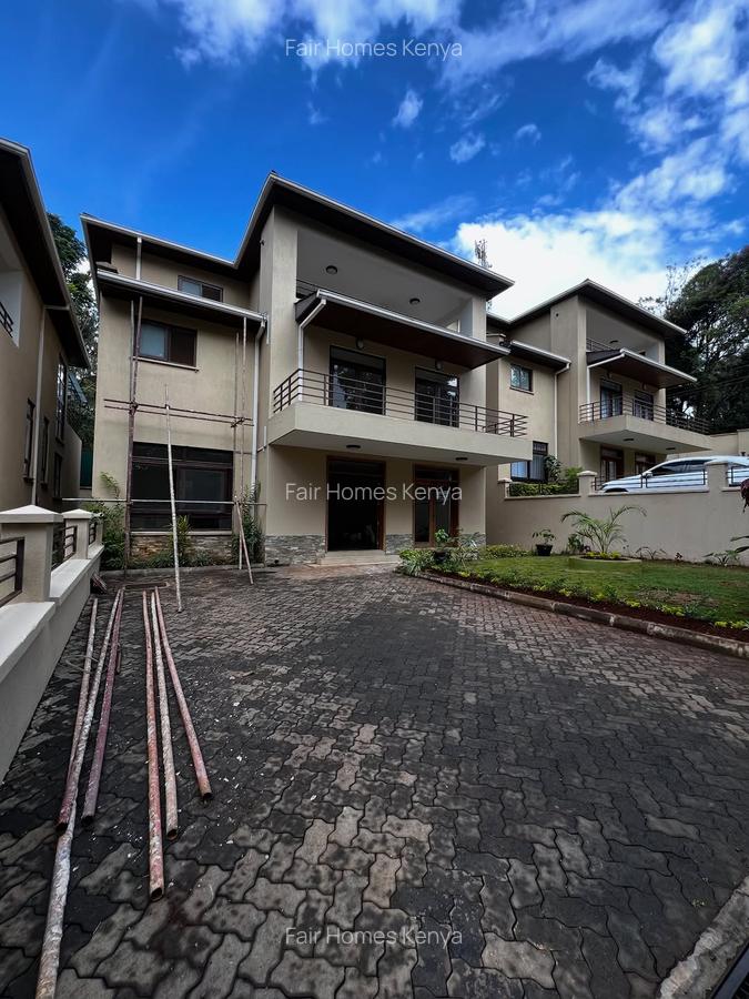 5 Bed Townhouse with En Suite at Lavington Green - 5