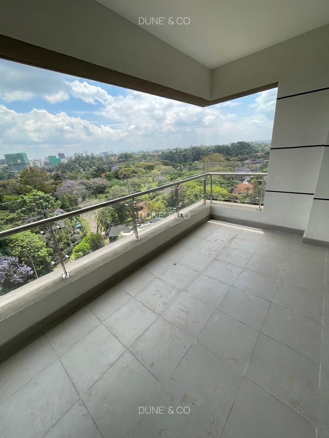 3 Bed Apartment with En Suite in Riverside - 5