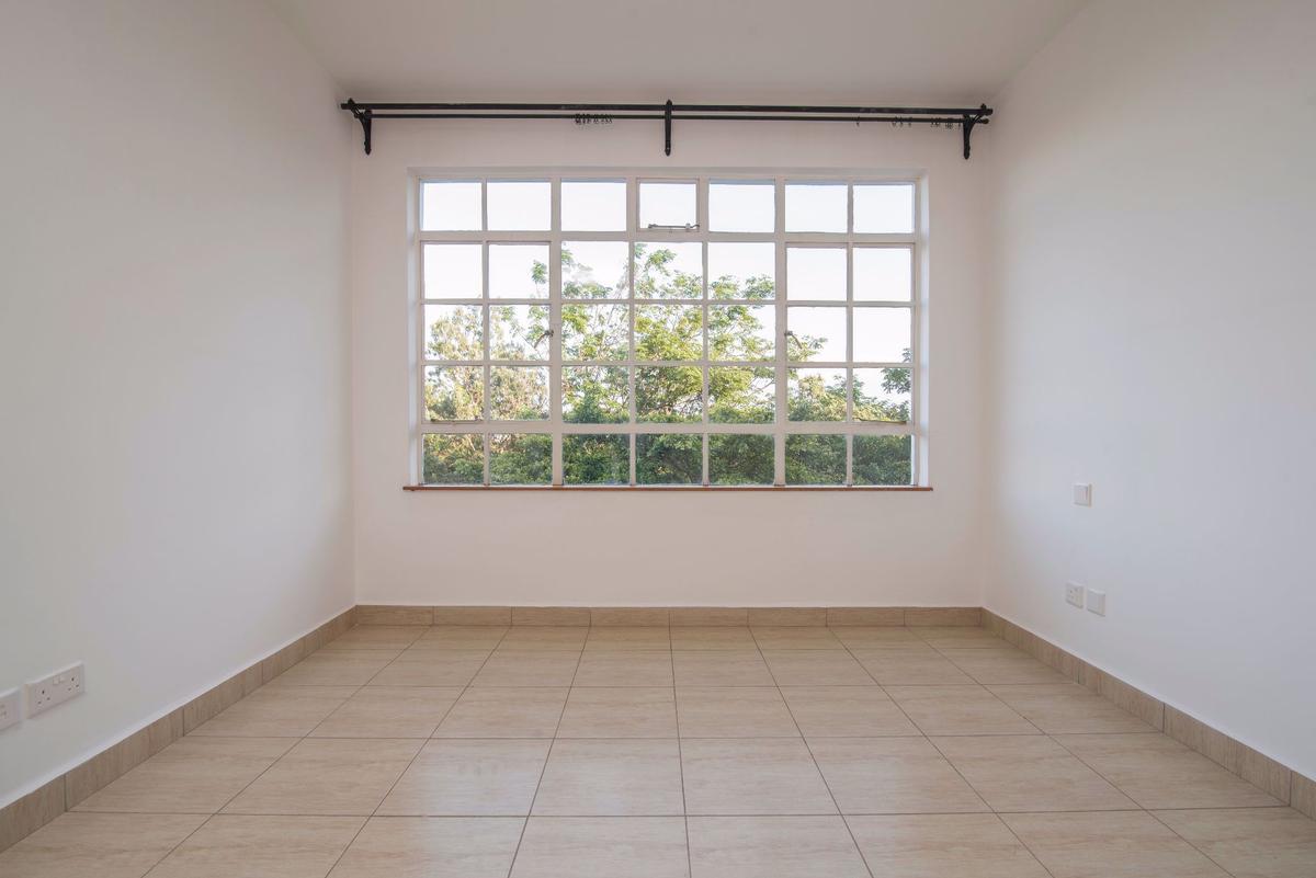 3 Bed Apartment with En Suite in Lavington - 17